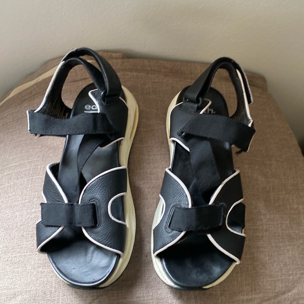 Earth Cedar Kushma Black 8M Sandals